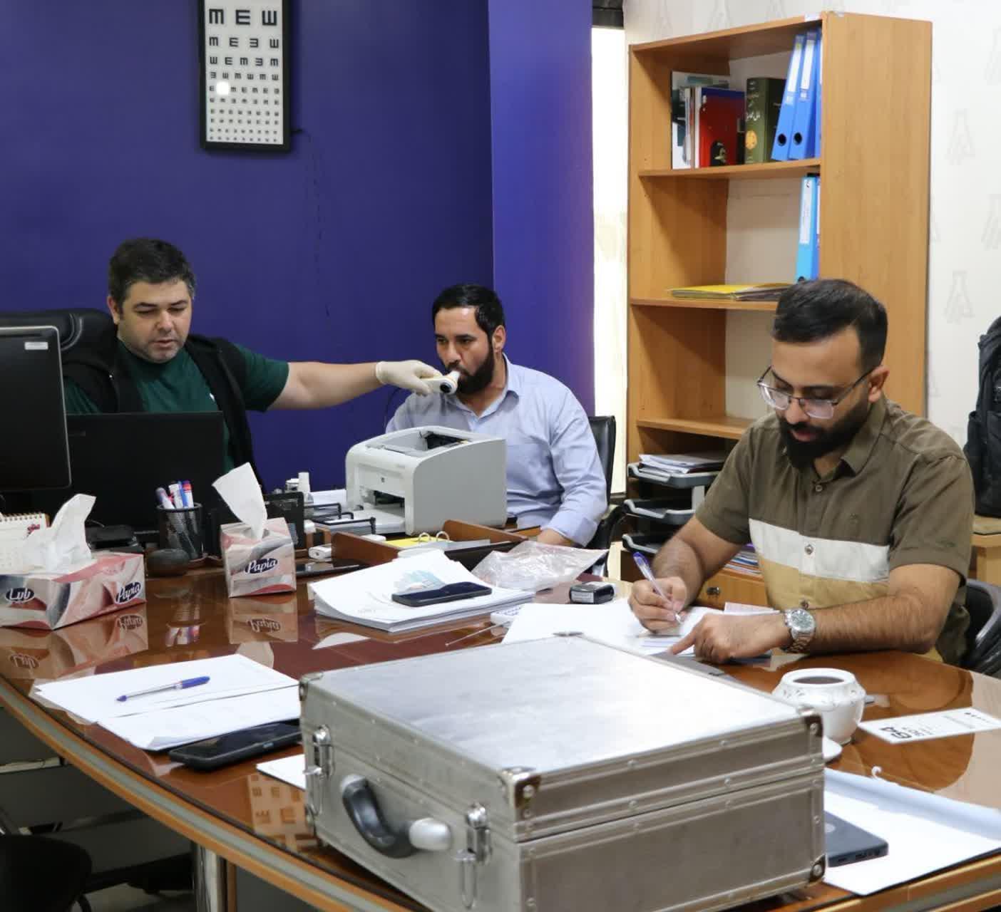 انجام آزمایشات ادواری طب کار در دفتر مرکزی تهران و سایر واحدها