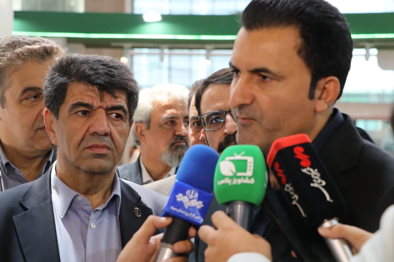 حضور معاون وزیر محترم وزارت جهاد جناب آقای دکتر زحمتکش در غرفه شرکت مجتمع تولید گوشت مرغ ماهان